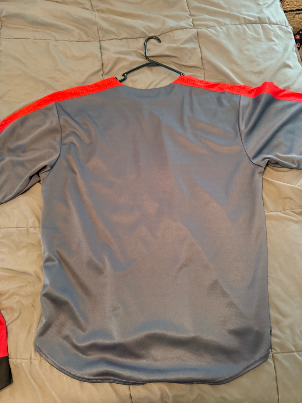 Cincinnati Reds jerseys - Picture 6 of 7